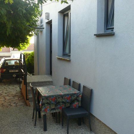 Apartment Branimir Omišalj Exteriör bild