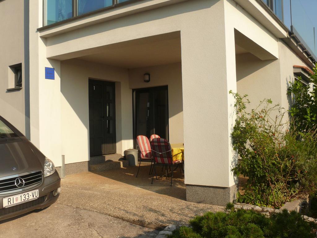 Apartment Branimir Omišalj Exteriör bild