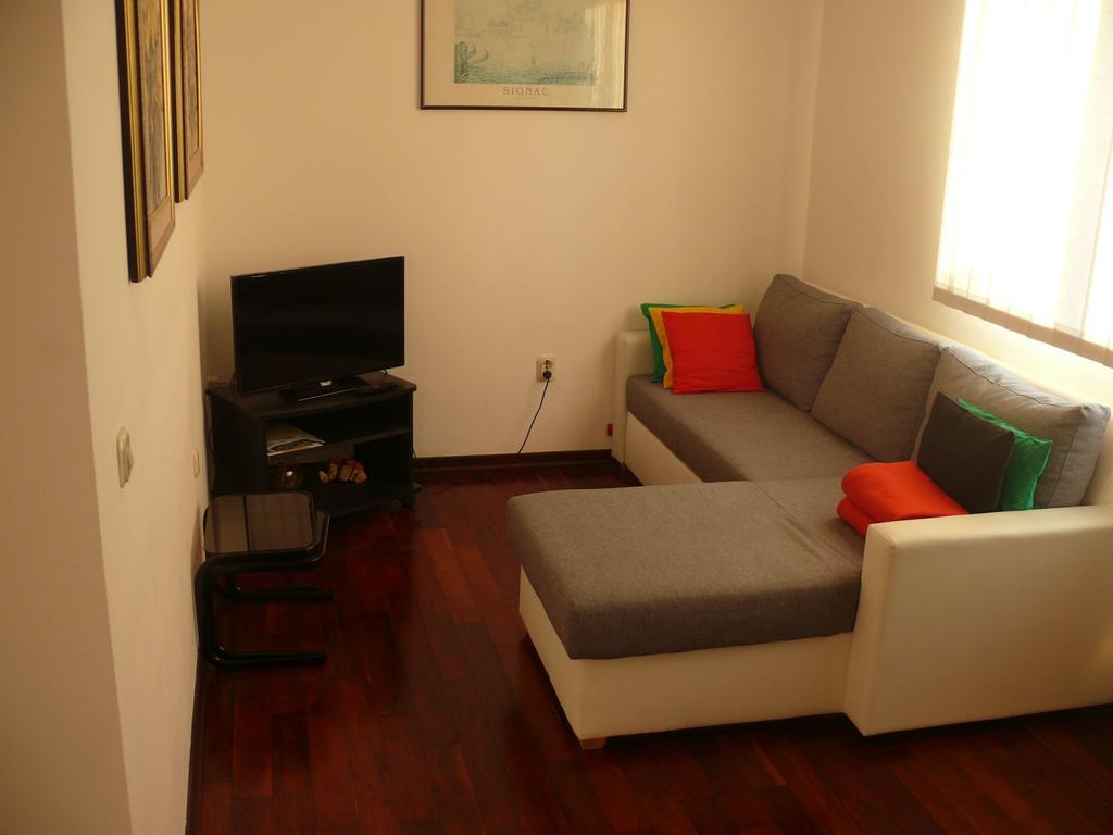 Apartment Branimir Omišalj Exteriör bild