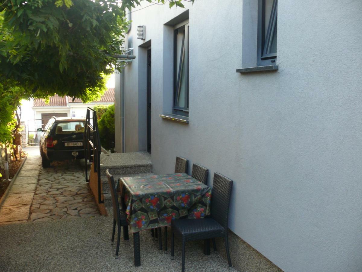 Apartment Branimir Omišalj Exteriör bild